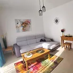 Bella Vista Apartments *