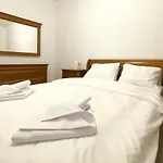 Bella Vista Apartments *