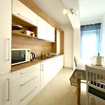 Bella Vista Apartments *